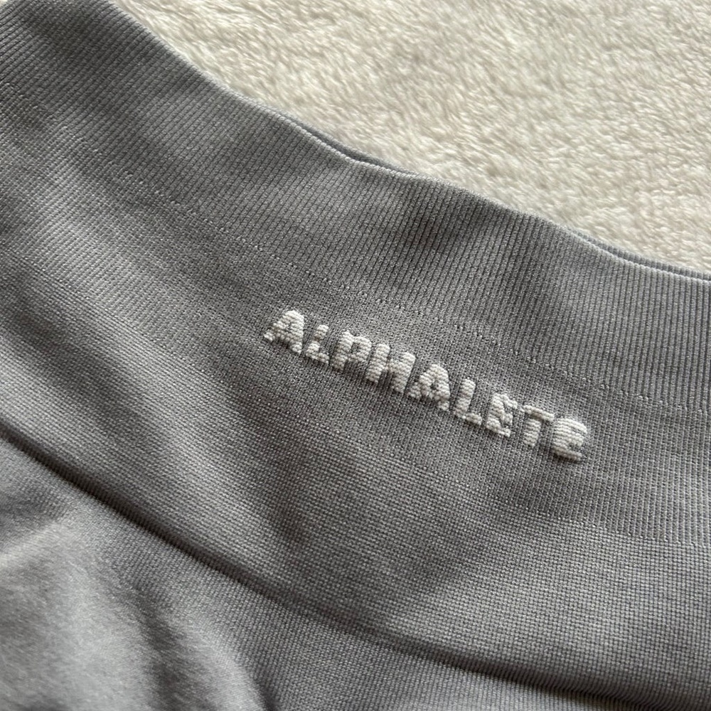 Alphalete Amplify Shorts 3.5” Inseam Thundercloud - Picture 4 of 11